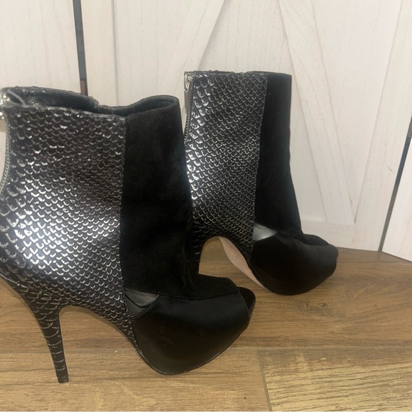 Charles David Black and Gray Snakeskin Heeled Boots - Picture 2 of 5